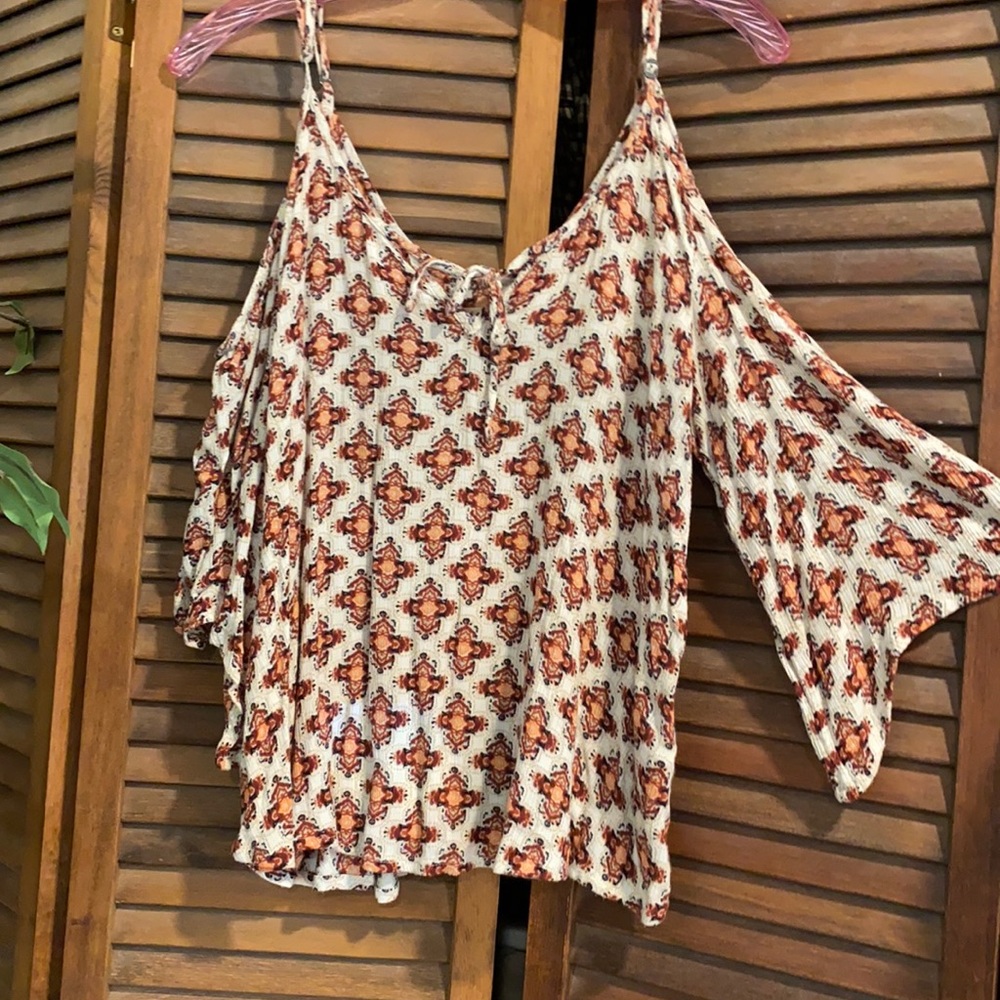 Hollister tank with off the shoulder sleeves